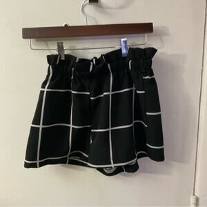 SHEIN Black/White Grid Print Shorts M Corporate Siren Academia Classic Preppy